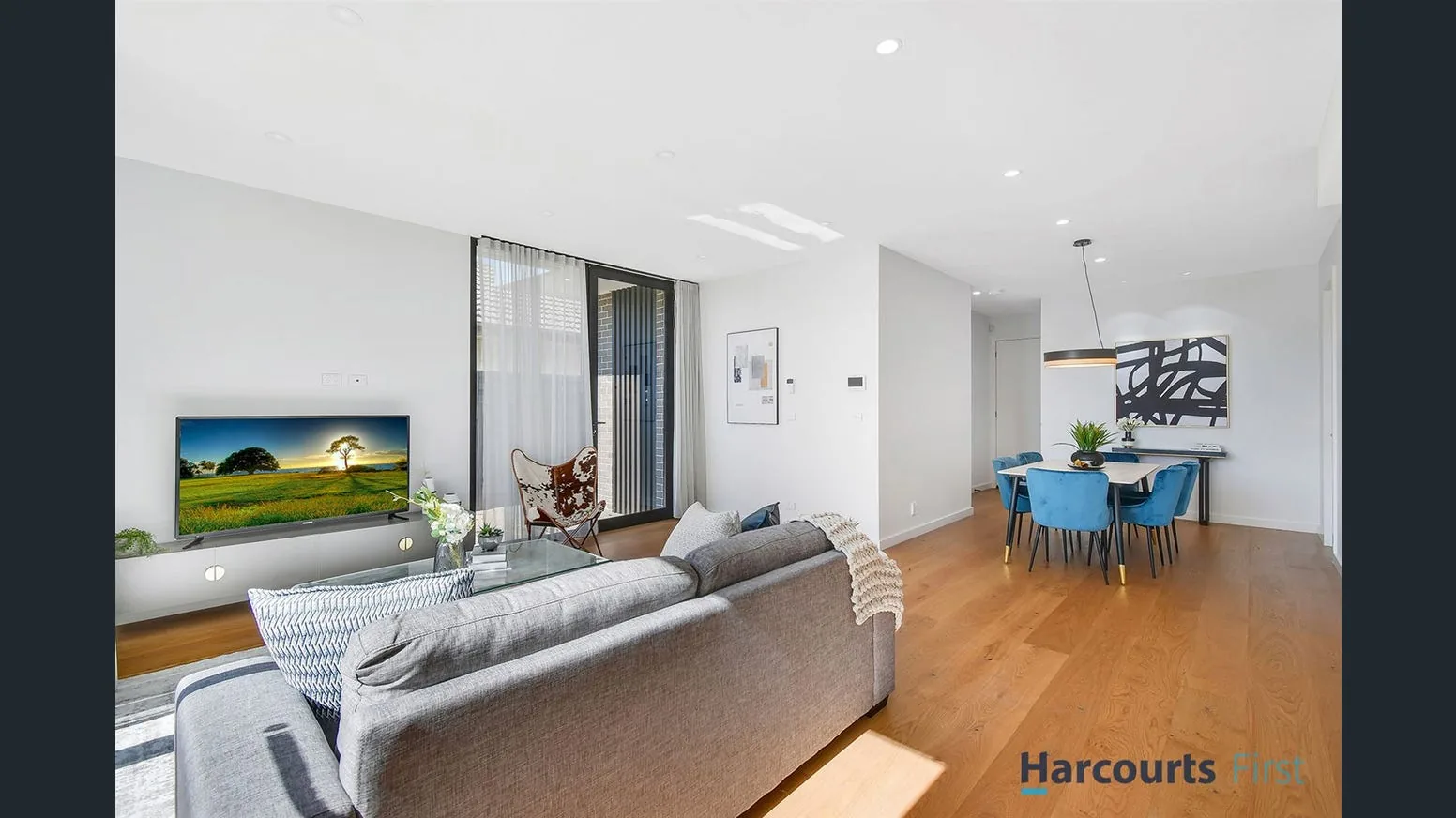 474B Bluff Road Hampton — living area